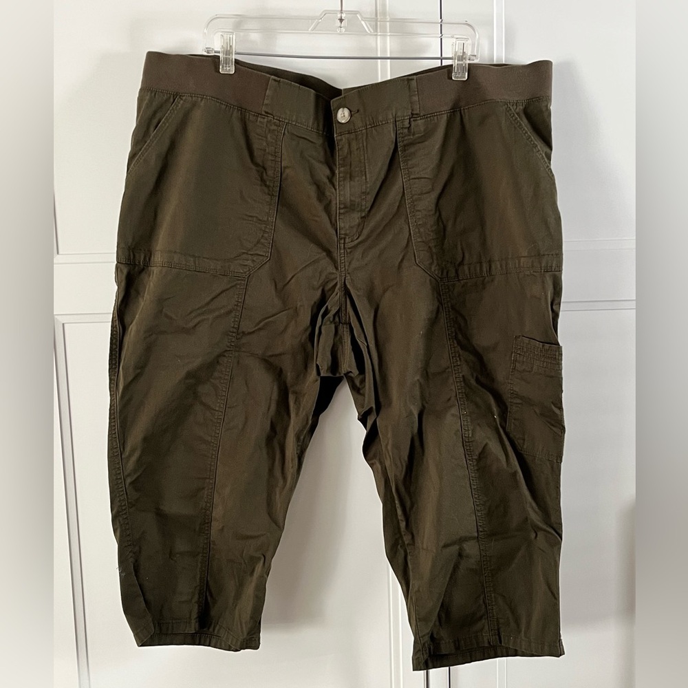 Olive Green Cargo Capri Pants size 24w